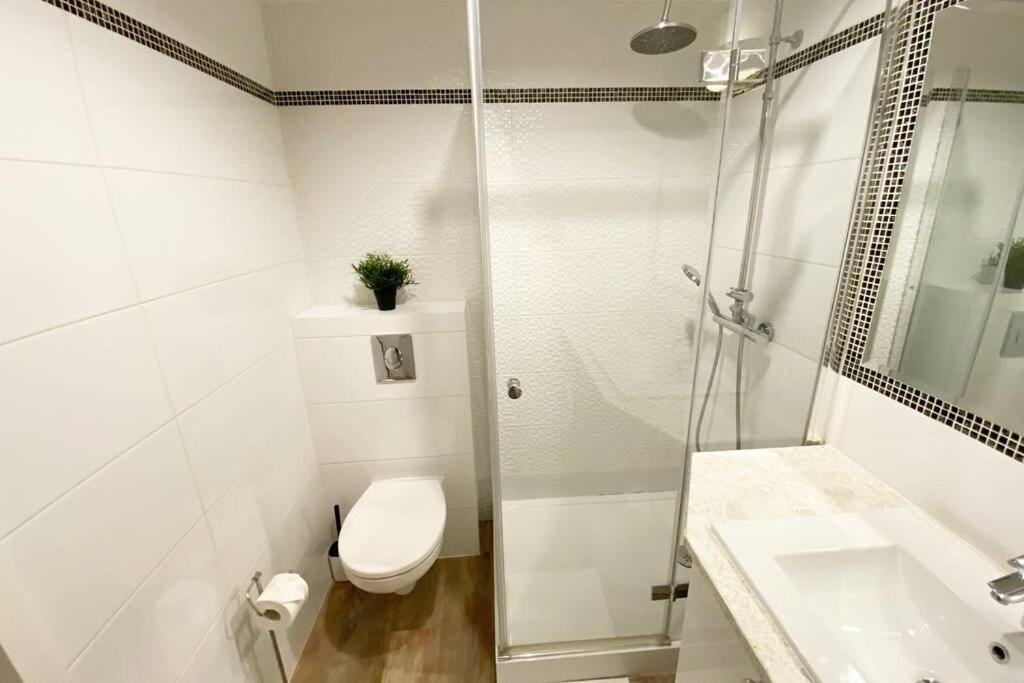 Exclusive 2Br! Apartment Near City Center +Netflix Warsawa Bagian luar foto